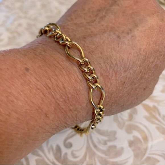 Monet Chain Bracelet Gold Tone (middle link is silver tone) 7” Vintage Gorgeous - Picture 4 of 4